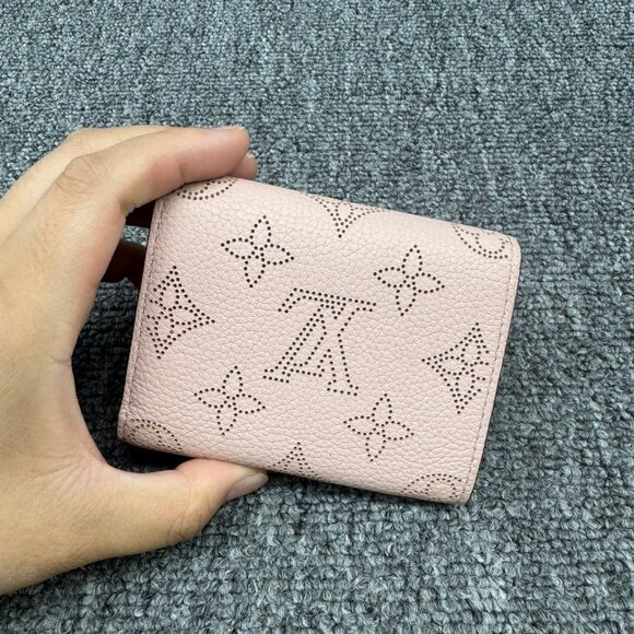Louis Vuitton Leather Wallet 299-082225 - Picture 6 of 8